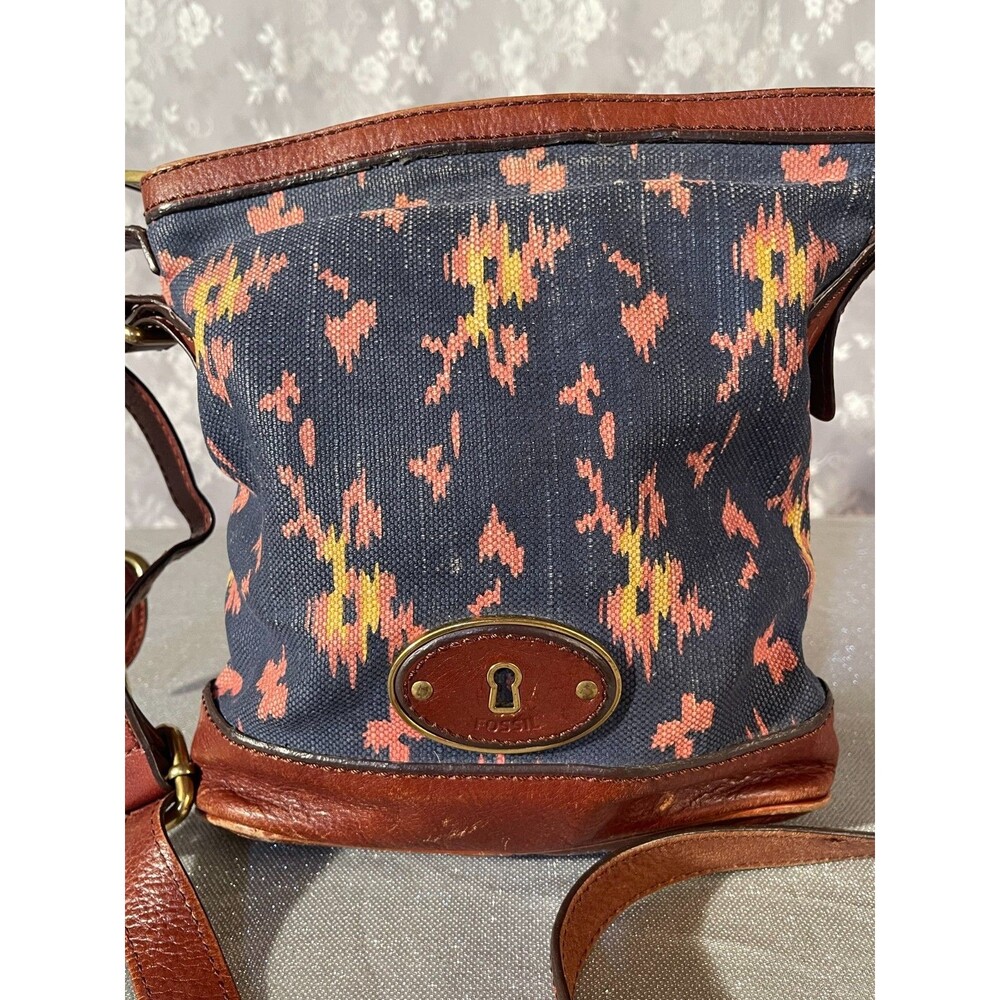 Vintage Y2K Fossil Maddox Tapestry Leather Crossbody Bag Boho Floral Key Charm - Picture 2 of 8